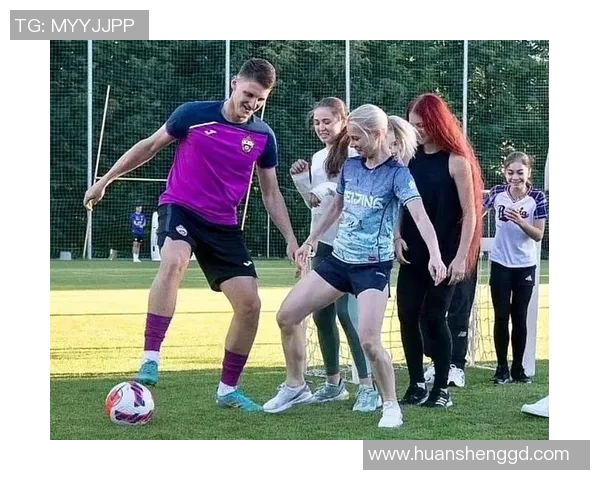 莎莎心目中的足球偶像是谁他在球场上的表现如何